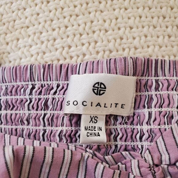 Socialite Stripe Cold Shoulder Top - Picture 9 of 9